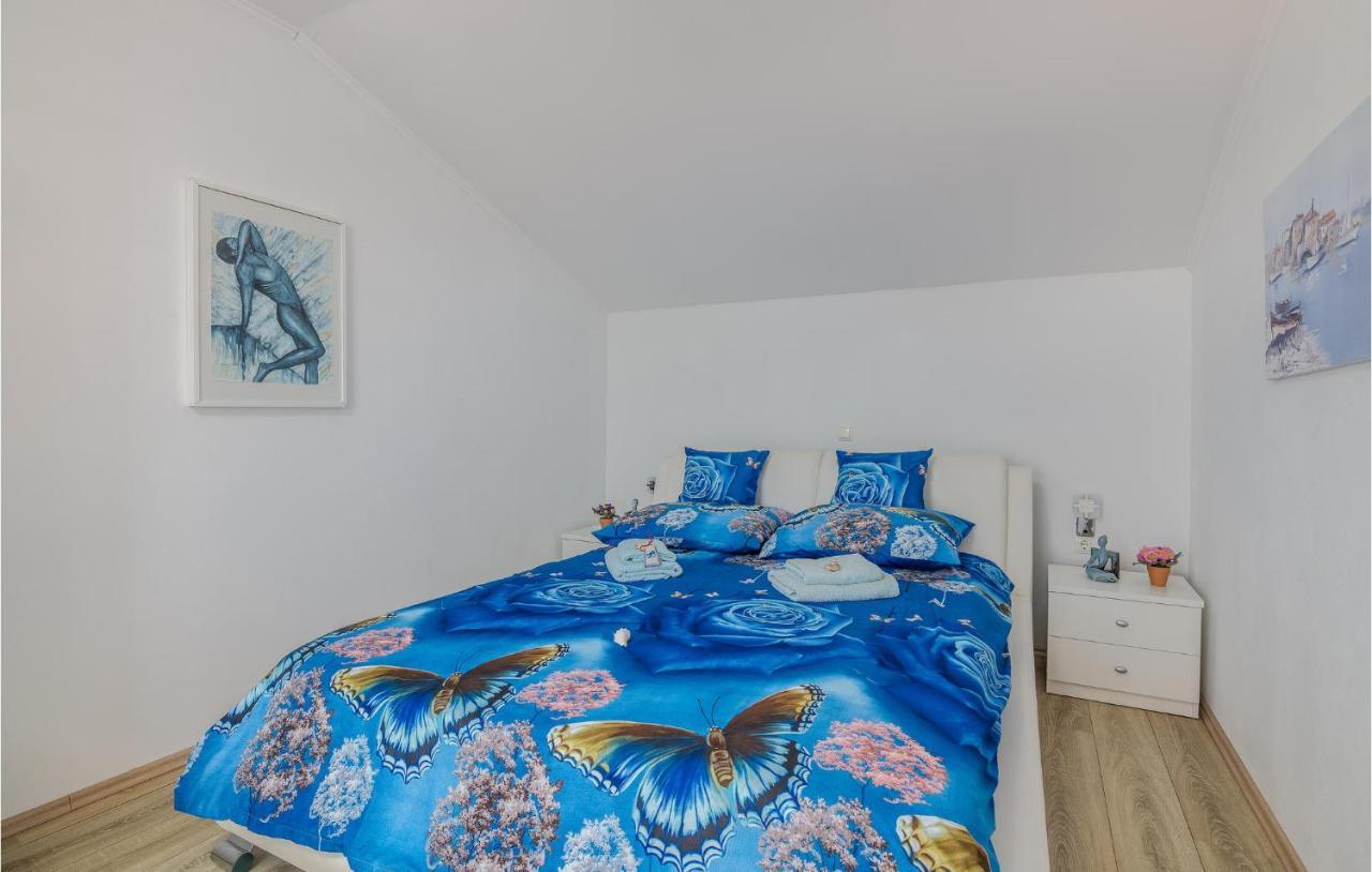 Nice Apartment In Stara Baska With Kitchen Exterior foto